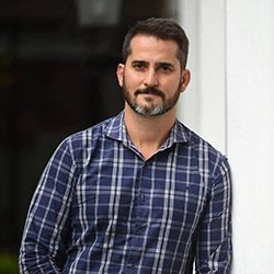 Mg. Máximo Bulacio - Fundación León